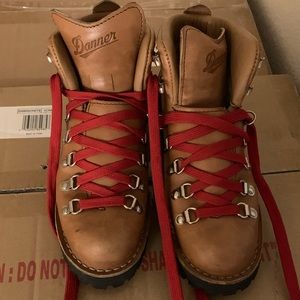 Danner Mountain Light Cascade Hiking Boots - Sz 6